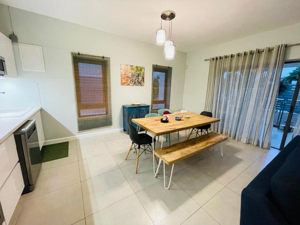 Beachcove Apartment 2 Pereybere Beach Eksteriør bilde