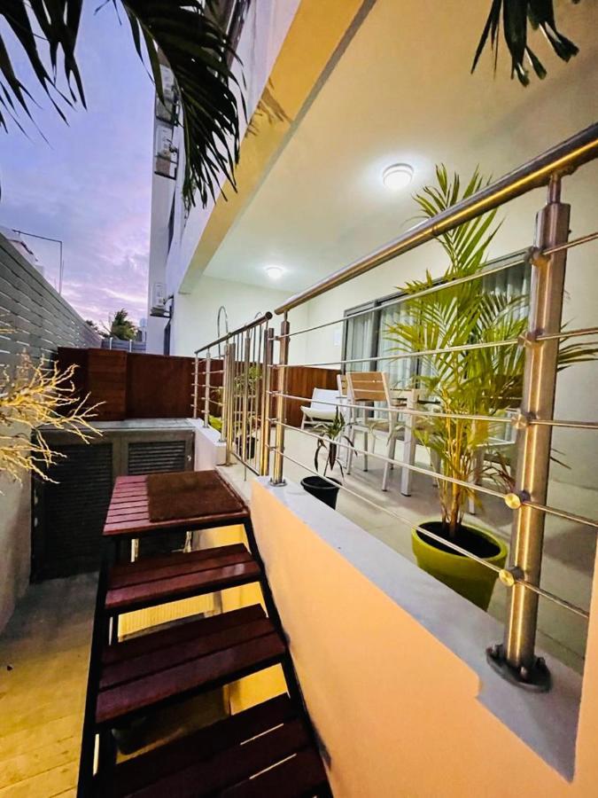 Beachcove Apartment 2 Pereybere Beach Eksteriør bilde
