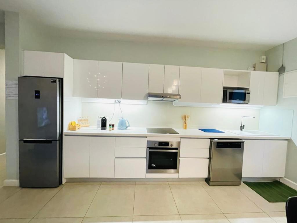Beachcove Apartment 2 Pereybere Beach Eksteriør bilde